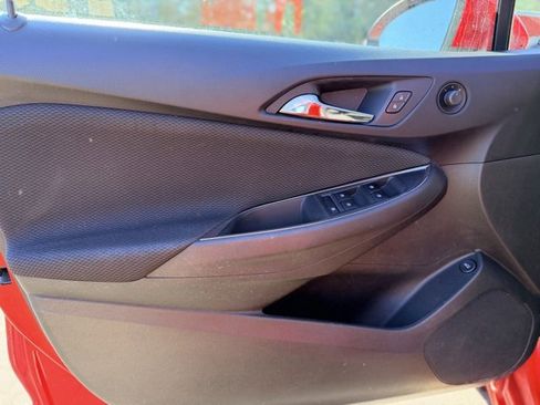 Used 2017 Chevrolet Cruze LT w/ Convenience Package image 18