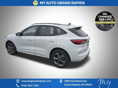 Used 2023 Ford Escape ST-Line w/ Tech Pack #1 AWD/4WD image 5