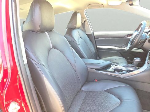 Used 2018 Toyota Camry XSE FWD image 9