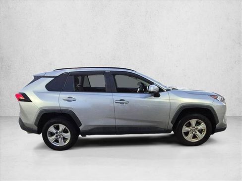 Used 2021 Toyota RAV4 XLE w/ Convenience Package FWD image 4