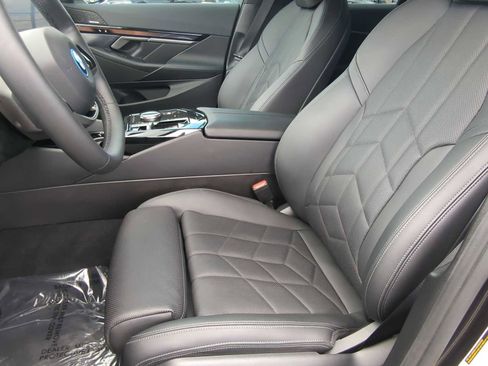 Used 2024 BMW i5 eDrive40i w/ Premium Package image 16