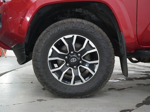 Used 2021 Toyota Tacoma TRD Sport AWD/4WD image 27