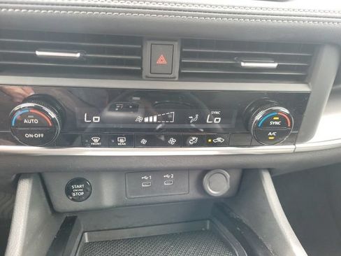 Certified 2024 Nissan Rogue SV FWD image 18