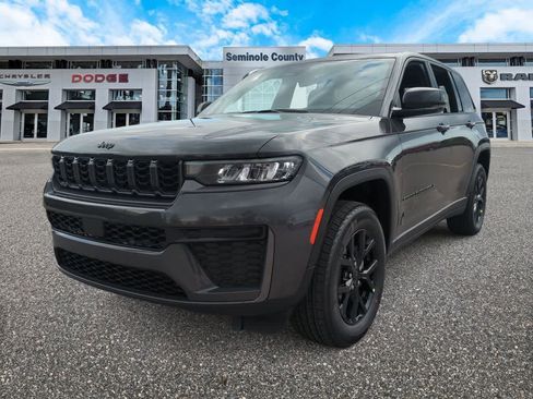 New 2026 Jeep Grand Cherokee Altitude AWD/4WD image 4