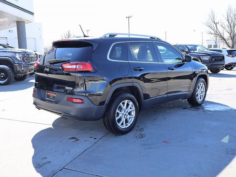 Used 2018 Jeep Cherokee Latitude AWD/4WD image 6