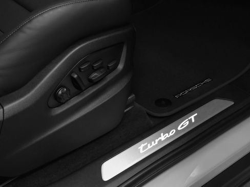 Certified 2025 Porsche Cayenne Turbo GT AWD/4WD image 28
