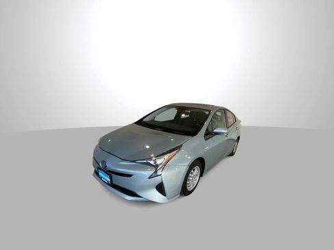 Used 2016 Toyota Prius Four w/ Advanced Technology Package FWD image 4