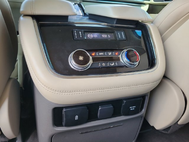 Used 2018 Lincoln Navigator Select w/ Technology Package RWD image 19