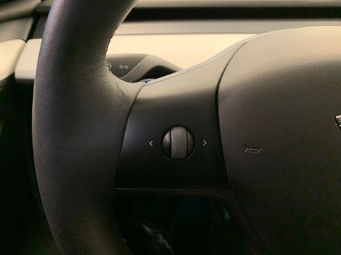 Used 2022 Tesla Model Y Performance image 20