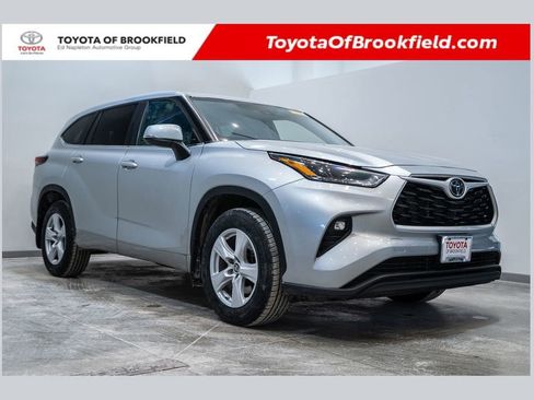 Used 2024 Toyota Highlander LE image 1