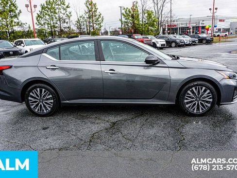 Used 2025 Nissan Altima 2.5 SV image 9