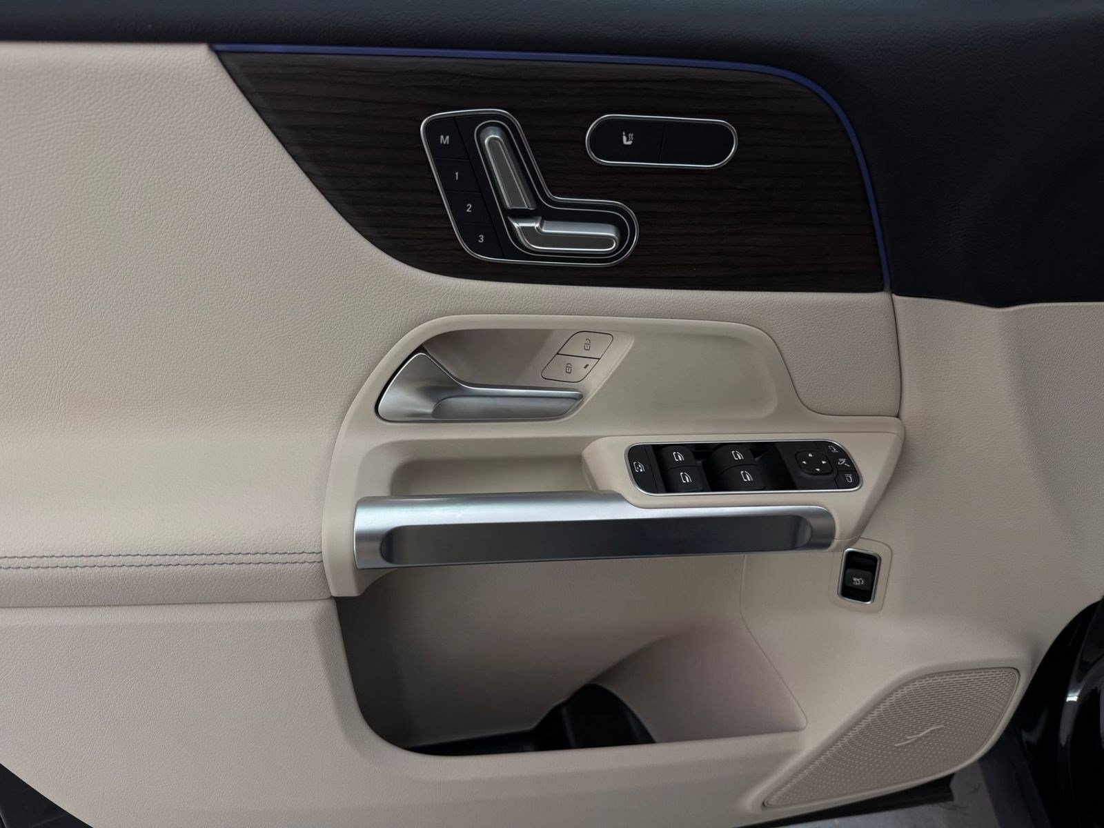 New 2026 Mercedes-Benz GLB 250 image 11