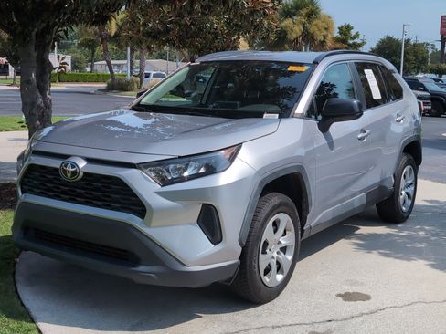 Used 2021 Toyota RAV4 LE AWD/4WD image 5