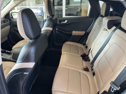 Certified 2020 Ford Escape Titanium AWD/4WD image 22