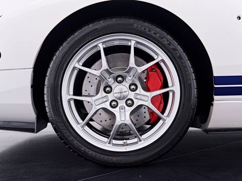 Used 2006 Ford GT RWD image 3