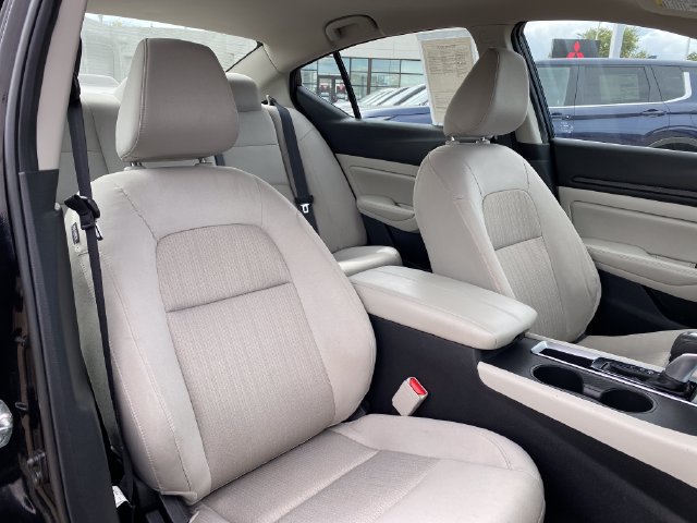 Used 2025 Nissan Altima 2.5 SV FWD image 9