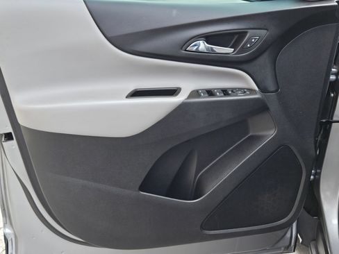 Used 2023 Chevrolet Equinox LS FWD image 17