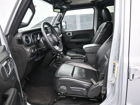 Used 2023 Jeep Wrangler Unlimited Sahara image 16