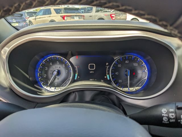 Used 2025 Chrysler Pacifica Select FWD image 35
