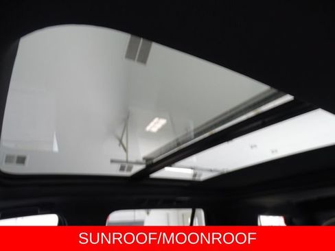 Certified 2023 GMC Yukon SLT w/ SLT Premium Package AWD/4WD image 12