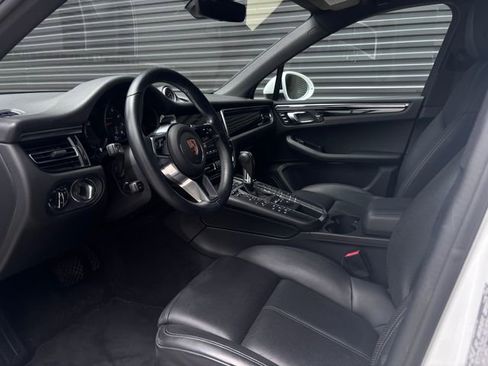 Certified 2020 Porsche Macan AWD/4WD image 4