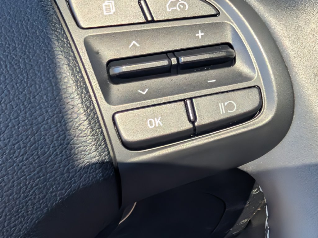 Used 2025 Hyundai Venue SEL FWD image 23