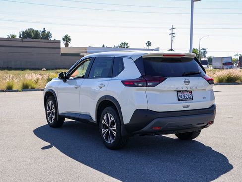 Used 2023 Nissan Rogue SV image 6