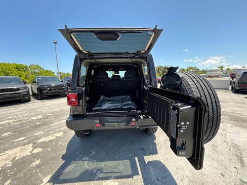 New 2025 Jeep Wrangler Sahara image 27