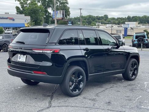 New 2025 Jeep Grand Cherokee Altitude image 8