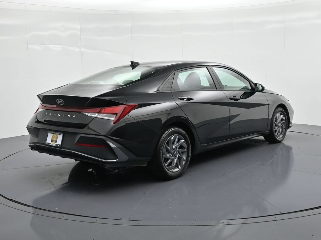 Used 2024 Hyundai Elantra SEL FWD image 6
