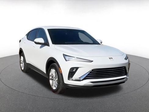 Used 2025 Buick Envista Preferred image 3