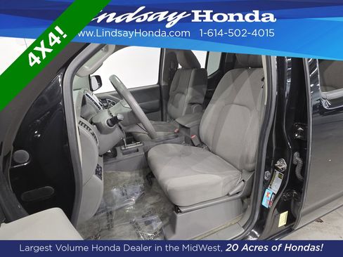 Used 2013 Nissan Frontier SV image 12