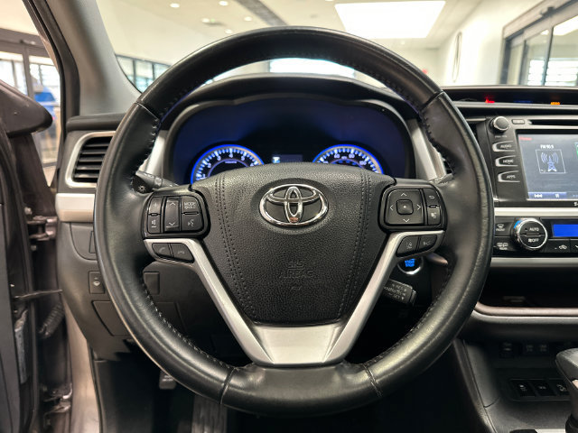Used 2019 Toyota Highlander XLE AWD/4WD image 18