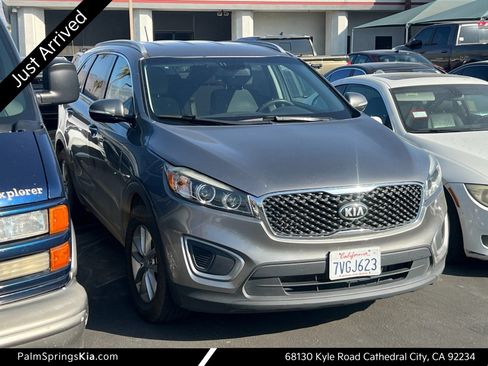 Used 2017 Kia Sorento AWD image 1
