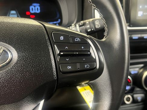 Used 2023 Hyundai Venue SEL image 28