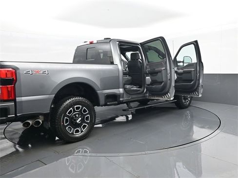 Used 2024 Ford F350 Platinum image 32