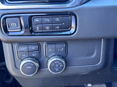 Used 2025 GMC Yukon Denali AWD/4WD image 27