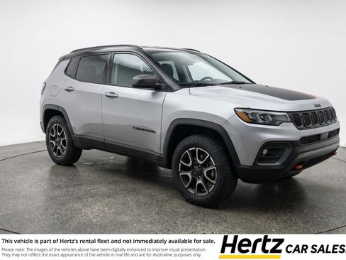 Used 2025 Jeep Compass Trailhawk image 1