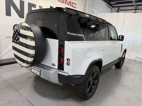 Used 2023 Land Rover Defender 110 SE AWD/4WD image 31