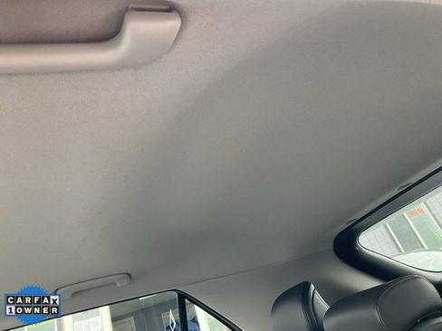 Used 2024 Kia Niro EX Touring image 30