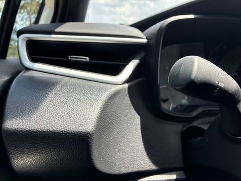 Used 2025 Toyota Corolla SE FWD image 27