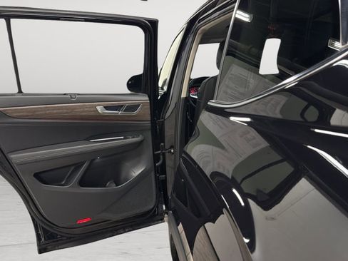 Used 2025 Volkswagen Atlas SEL image 31