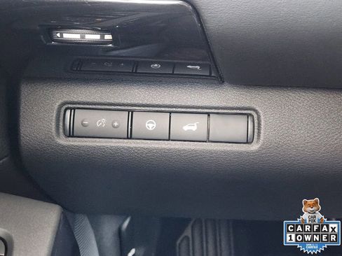 Used 2025 Nissan Pathfinder SV FWD image 23