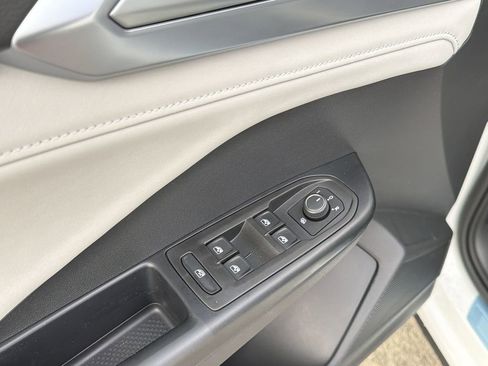 New 2026 Volkswagen Taos SE FWD image 22