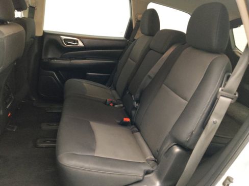 Used 2019 Nissan Pathfinder SV image 18