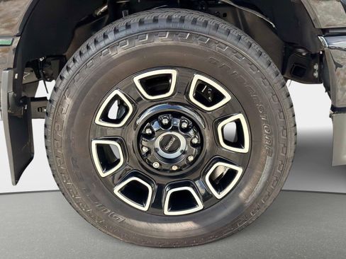 Used 2026 Ford F250 Platinum w/ FX4 Off-Road Package AWD/4WD image 11