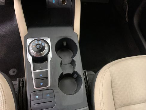 Used 2020 Ford Escape SE image 25