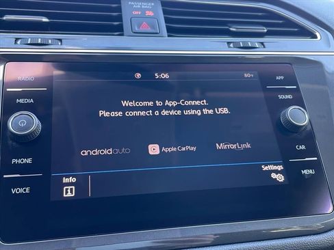 Used 2020 Volkswagen Tiguan SE FWD image 22