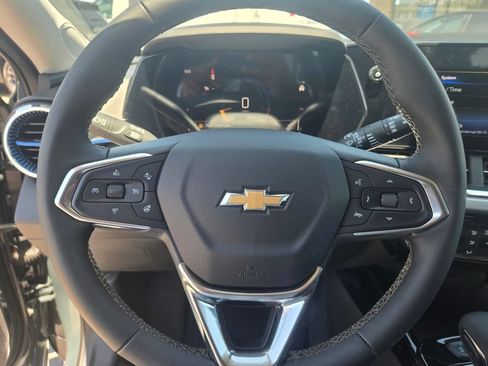 New 2026 Chevrolet Trax LT w/ LT Convenience Package FWD image 17