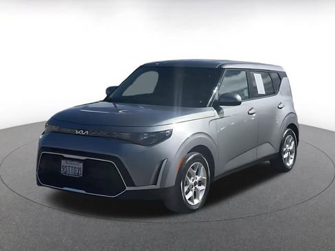 Used 2025 Kia Soul LX w/ LX Technology Package FWD image 7